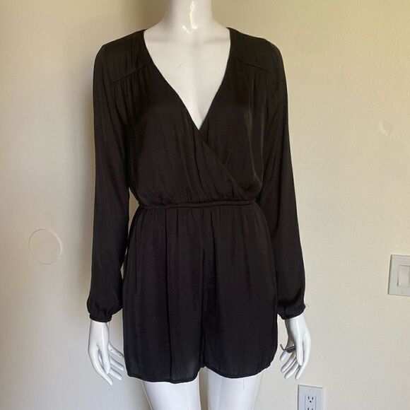 Urban Outfitters Black Satin Demy Long-Sleeve Romper Size Medium - Picture 2 of 15